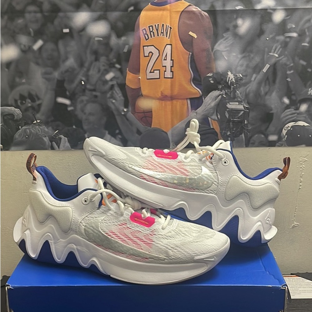 BRAND NEW NIKE GIANNIS IMMORALITY 2 white/metallic silver